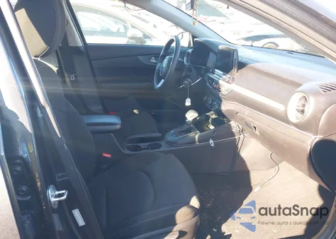 2021 Kia Forte Lxs z USA, uszkodzony, nr VIN 3KPF24AD5ME313314